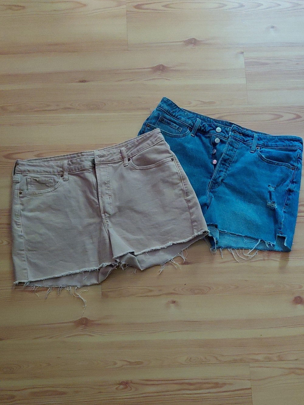 Old Navy  OG Straight High-Rise Frayed Hem Shorts - Bundle of 2 Pair